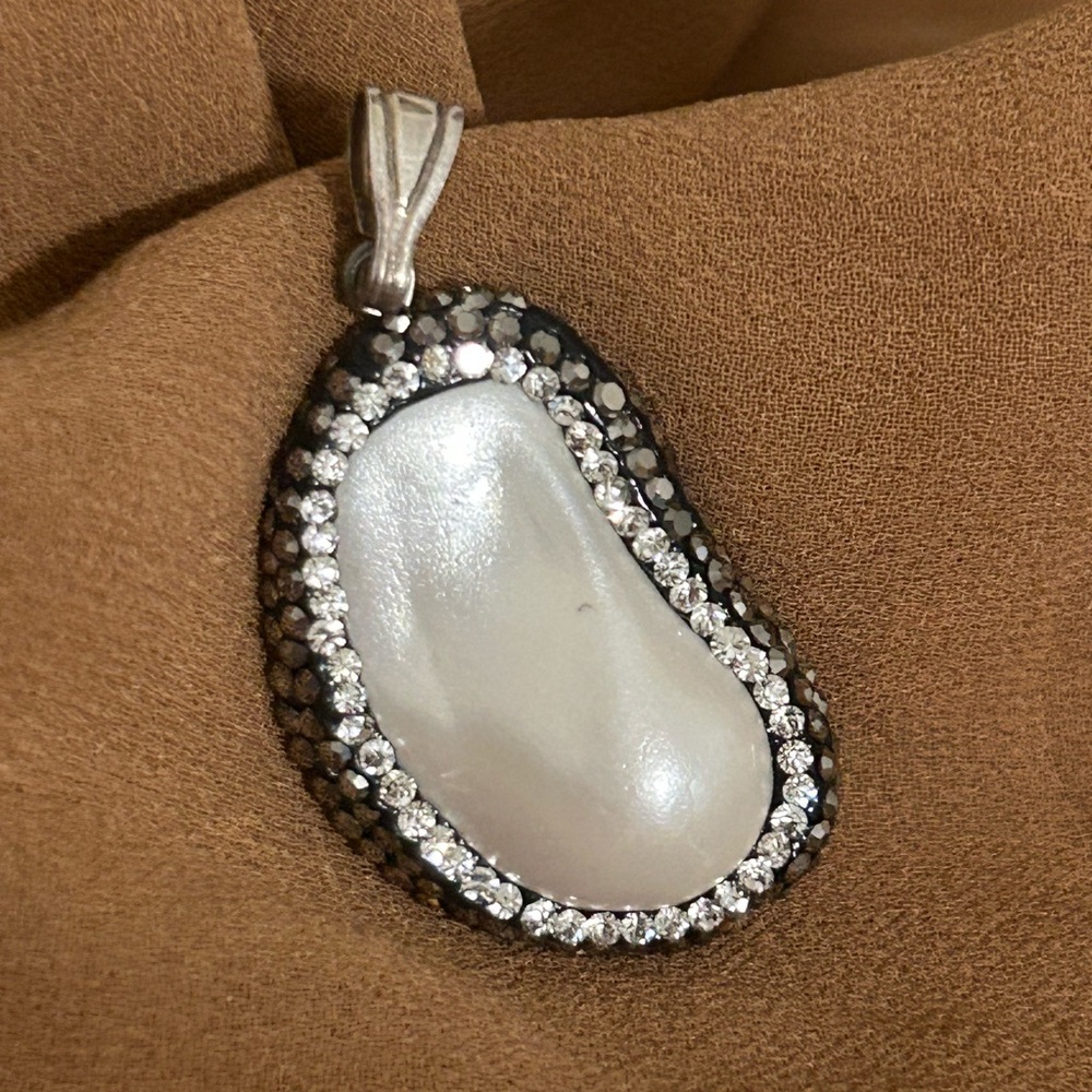 Beautiful Fresh Water Pearl Pendant
